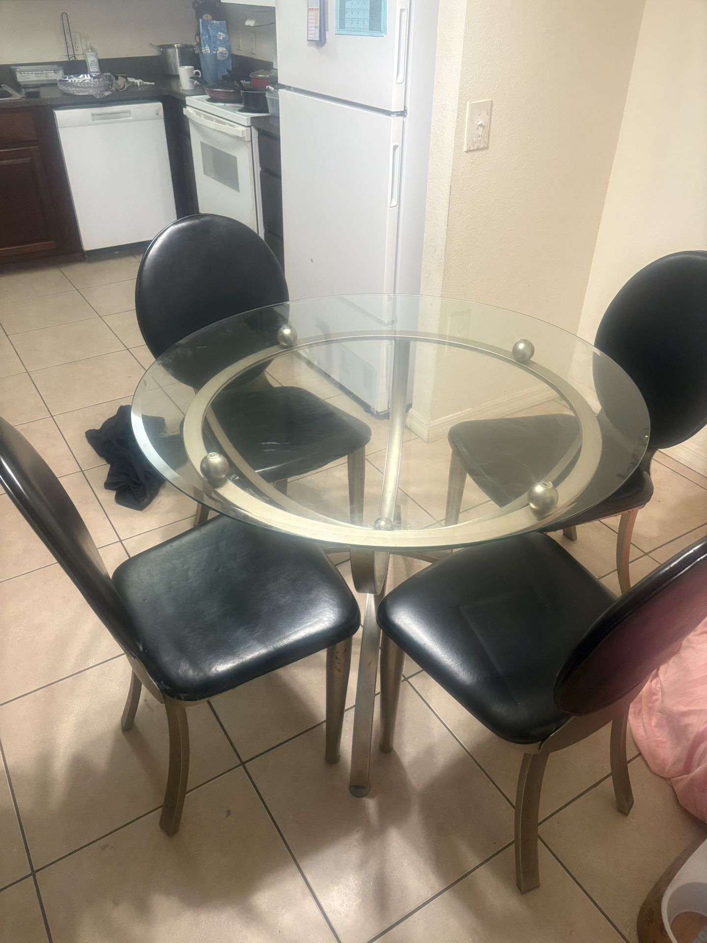 LIVING ROOM & DINING ROOM SET