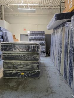 Full Size Mattress 
Moving Out Sale!.🆓🏠 🚚.COD