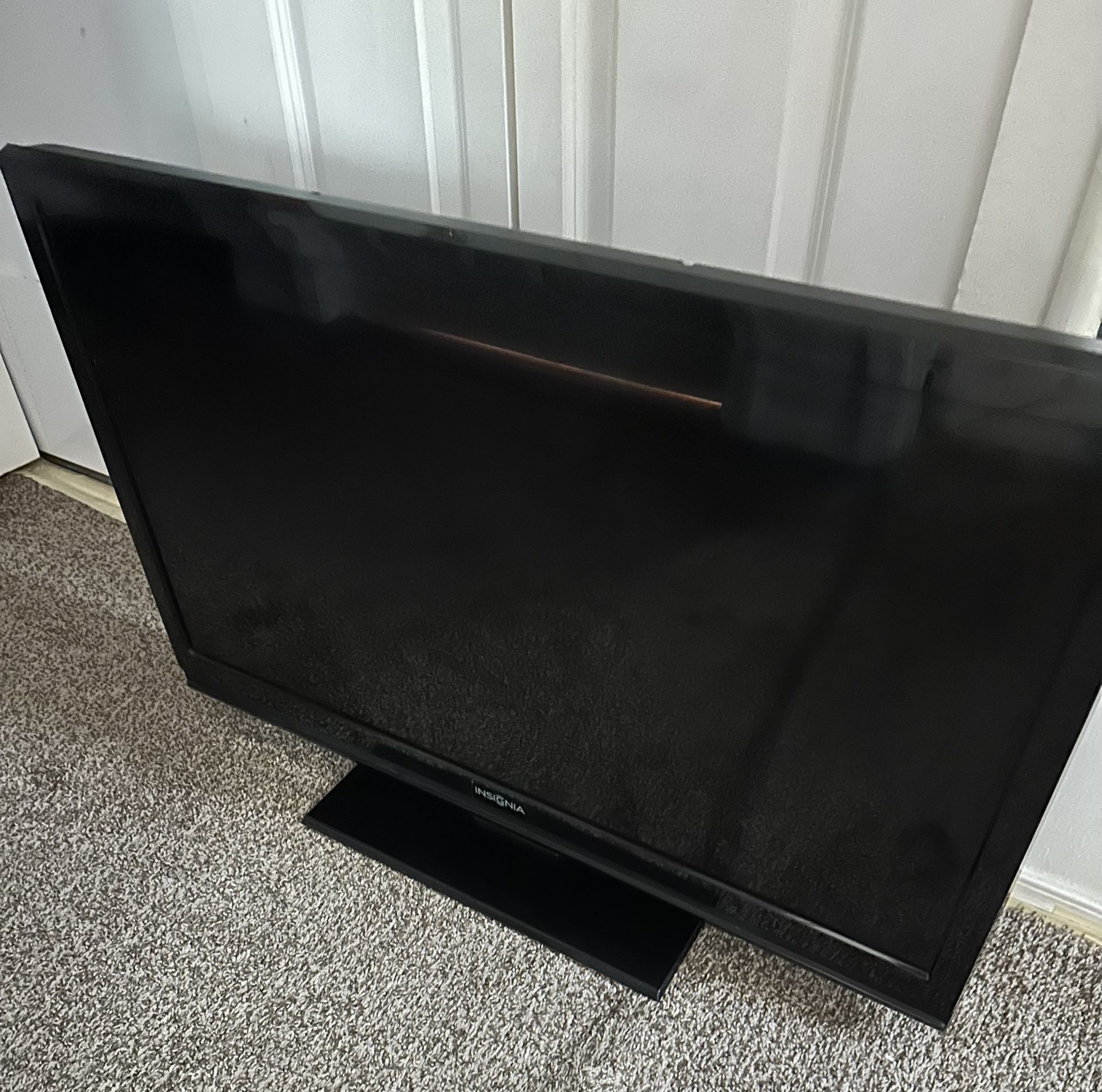 Insignia 39 “ LCD - 1080p - 60Hz -HDTV