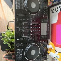 Pioneer XDJ-XZ – Excellent Condition – With Case & Accessories