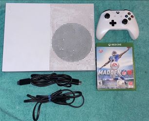 XBOX ONE S CONSOLE WITH VIDEO GAME & CONTROLLER