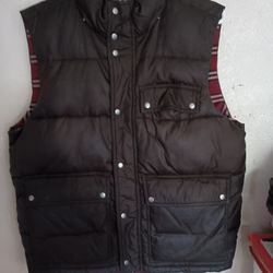 Gap Men's Sleeveless Puffer Jacket. Size Small but fits like a medium. Only $10