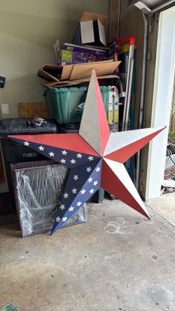 Large metal start with flag design