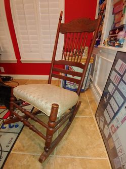 ANTIQUE ROCKING CHAIR