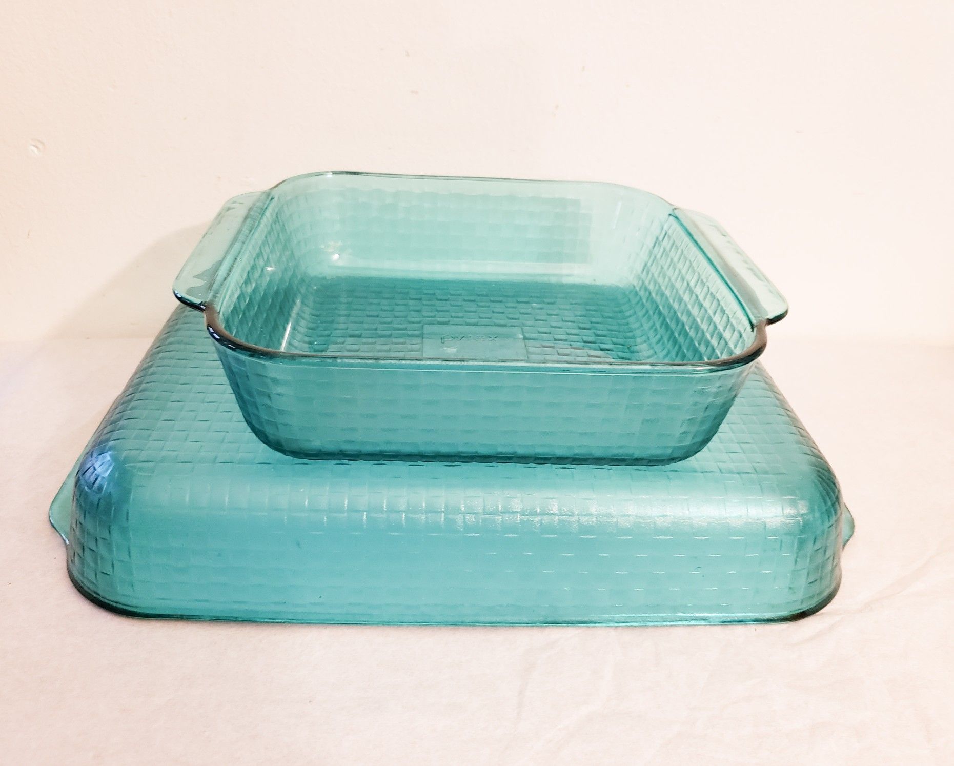 HTF Pyrex Teal/Peacock Basketweave