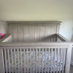 Farmhouse Baby Crib 