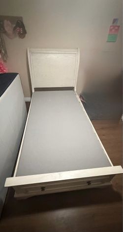 Twin Wood Sleigh bed + Mattress