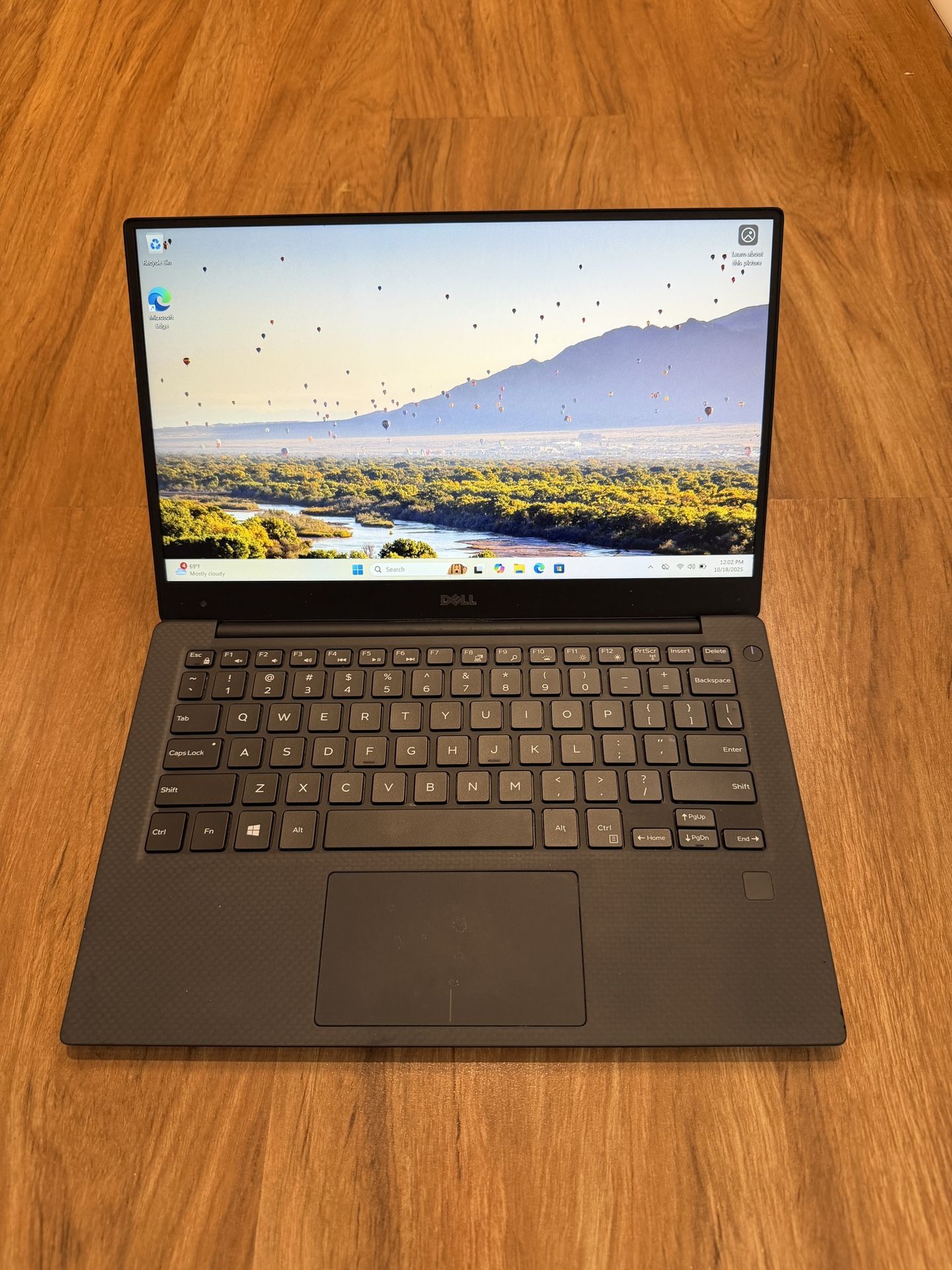 Dell XPS 13 9360 core i7 8th gen 16GB Ram 256GB SSD Windows 11 Home 14”  UHD Screen Laptop with charger in Excellent Working condition!!!!!  Specifica