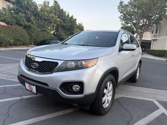 2011 Kia Sorento LX 4 cylinder like new