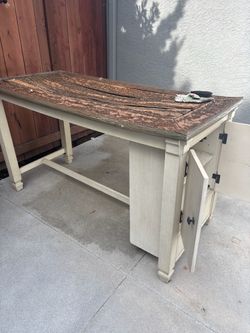 Island table- will pay $10 for pick up