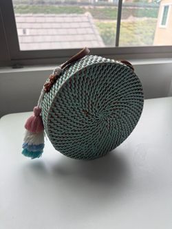 Round Woven Crossbody Bag – Mint Green