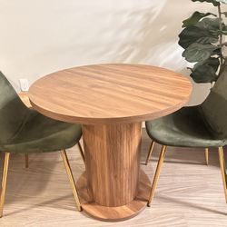 Modern, Chic Dining Table and Chairs