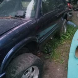 Lifted 2000 S 10 Blazer Sport For Parts