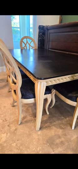 Dining room table with 6 chairs