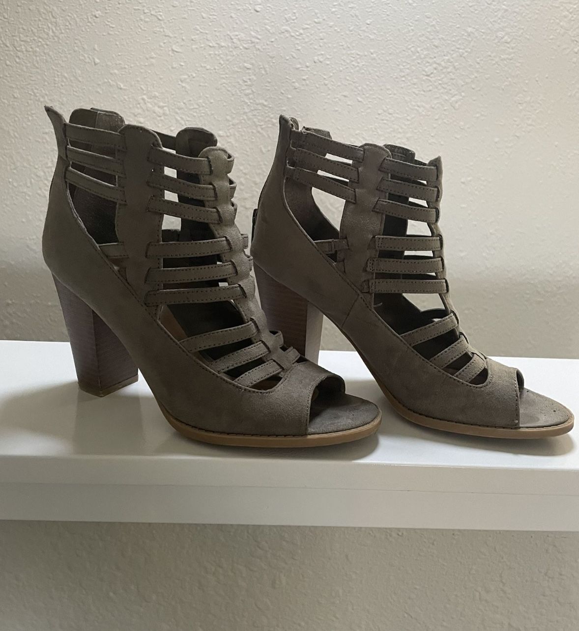 Guess Shoes Womens 8.5 Heels Olive Green