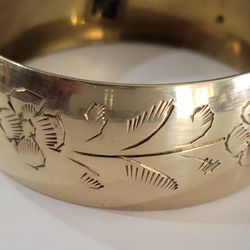 Vtg Brass Bracelet/Bangle Etched Flowers  Size 2.75"X 1" Made In India