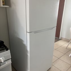 Refrigerator $200