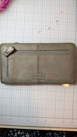 Fossil Leather Zip Wallet