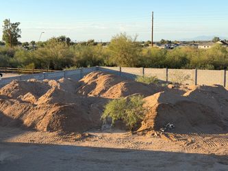 FREE CLEAN DIRT — QUEEN CREEK!