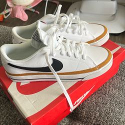 Nike Court Legacy  9.5 