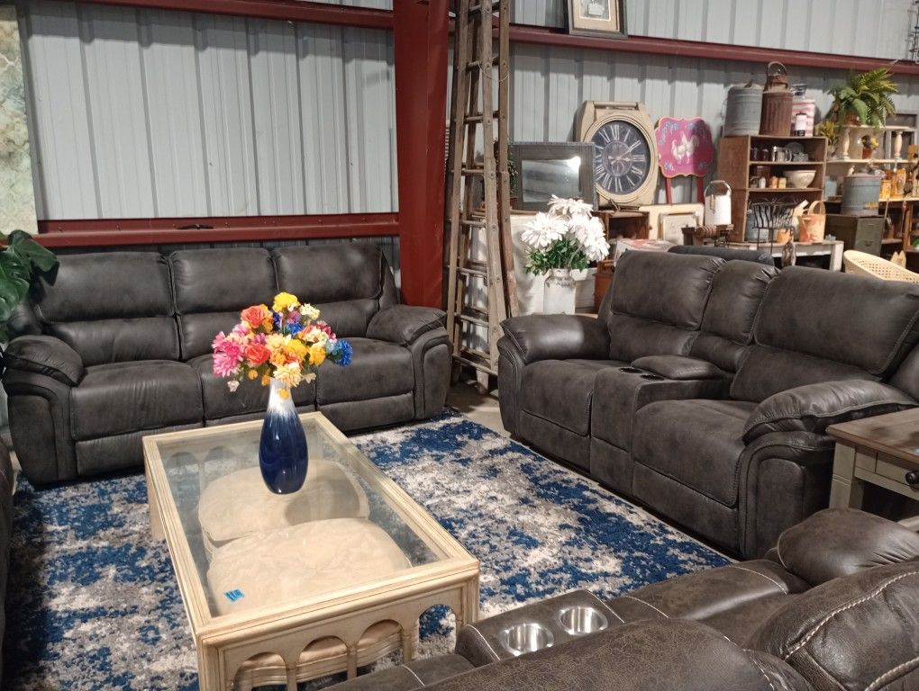 Living Room Sets / Sofas / Sectionals