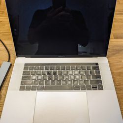MacBook Pro 2017 A1708 15 Inch 16GB i7 (READ)