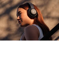 7-5 Beats Studio Pro - Premium Wireless Over-Ear Headphones- Up to 40-Hour Battery Life, Active Noise Cancelling, USB-C Lossless Audio, Apple & Androi