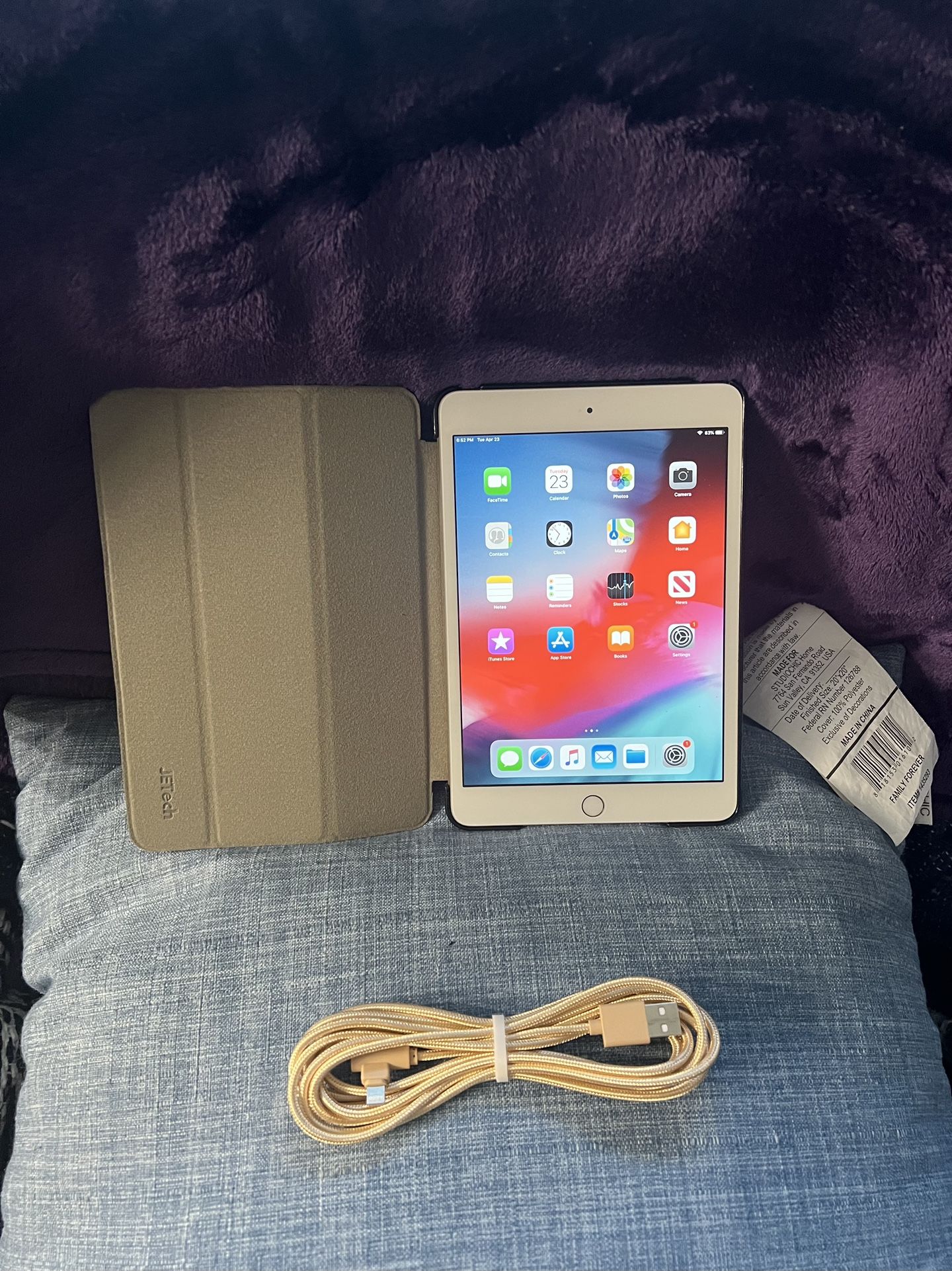 iPad Mini 3 64gb Wifi Gold No iCloud, New Case & iOS Cable