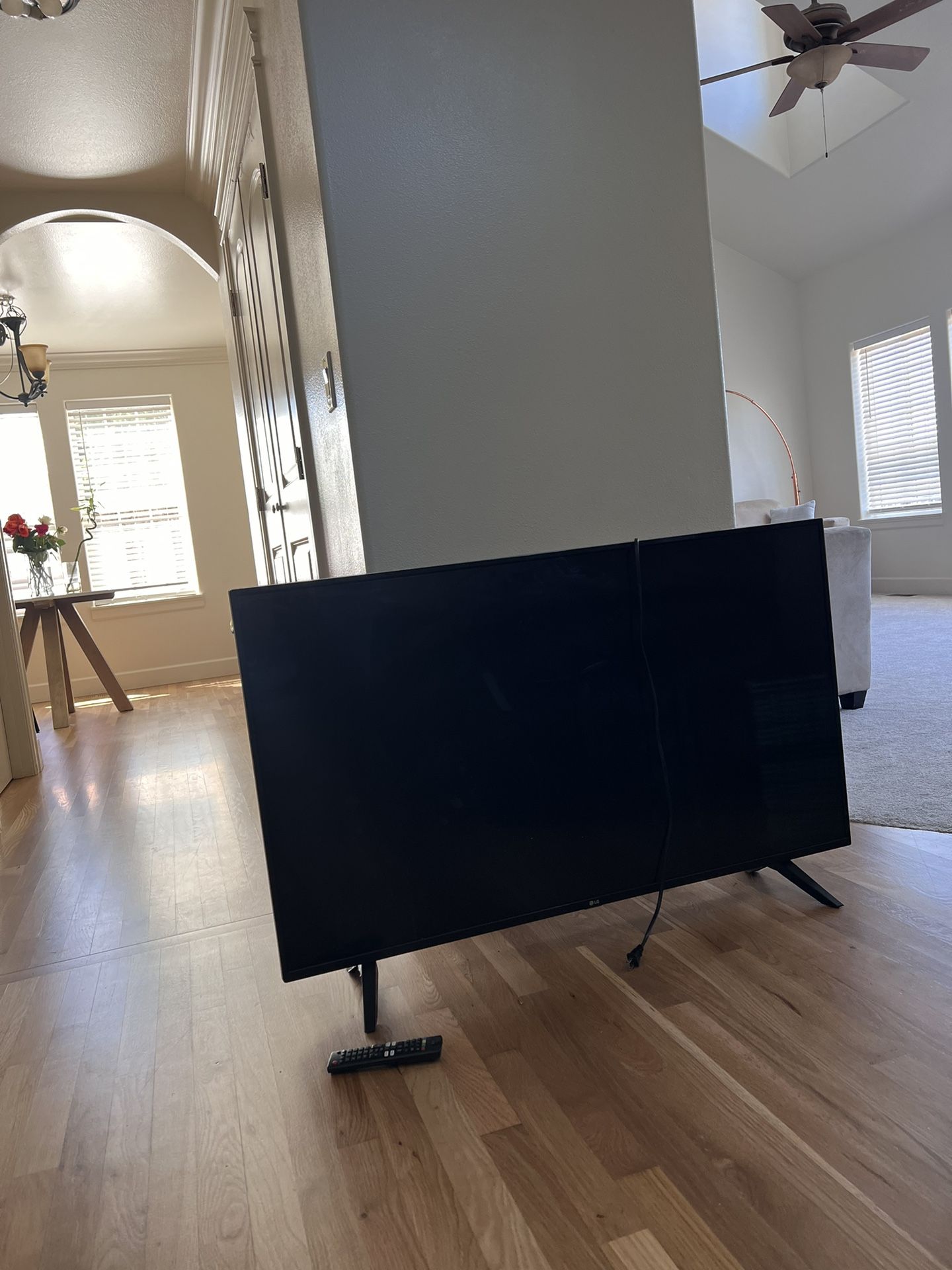 50-inch LG TV – FREE, screen damaged, for parts or repair