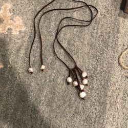 Leather and mother of pearl necklace.