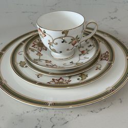 Wedgwood Oberon China  Collection - 8 Full Settings 