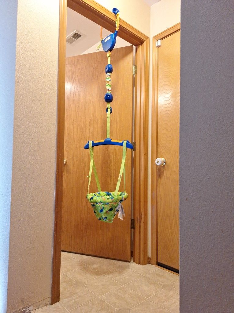 Swing bounce doorway Infant Toddler like new 8.00