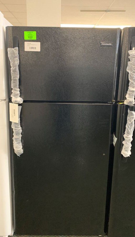 Brand New Frigidaire Top Freezer Black Comes with Warranty K8SW
