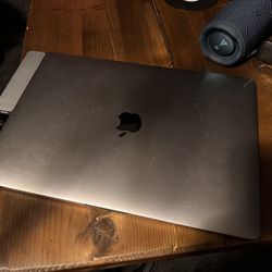 13 Inch MacBook Pro i5 with Hub Accessory & Incase Sleeve