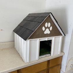 Cat/Small Dog House