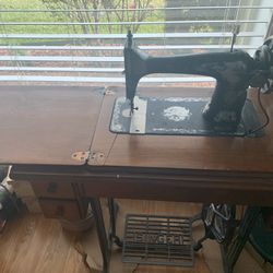 Singer treadle Sewing Machine