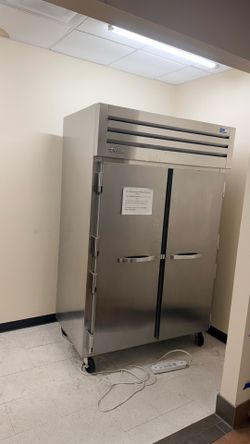 True STA2R-2S Commercial Double Door Stainless Steel Refrigerator – Excellent Condition