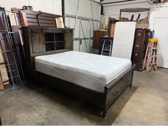 Queen bed $399