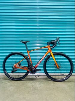2025 Giant Revolt Advanced Gravel