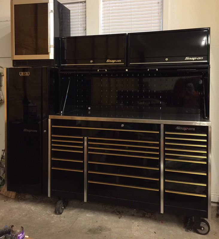 Large SNAP-ON Tool Box KRL Master Series 72" Master Roll Cab with 23 drawers, 24" Locker, workstation riser, bulk overhead cabinets