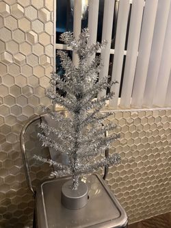 TINSEL CHRISTMAS TREE TABLETOP FAUX TREE SILVER TREE