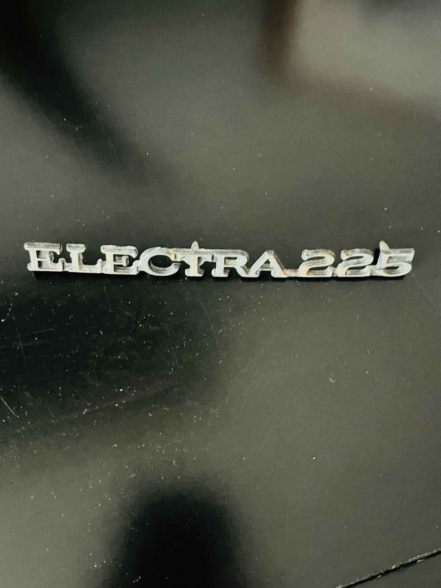 Buick Electra 225 emblem