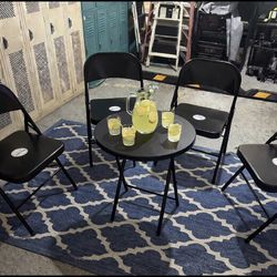 Heavy Duty Folding Chairs Set of 4 – Excellent Condition  Set of 4 sturdy black metal folding chairs in excellent condition. These are heavy duty chai