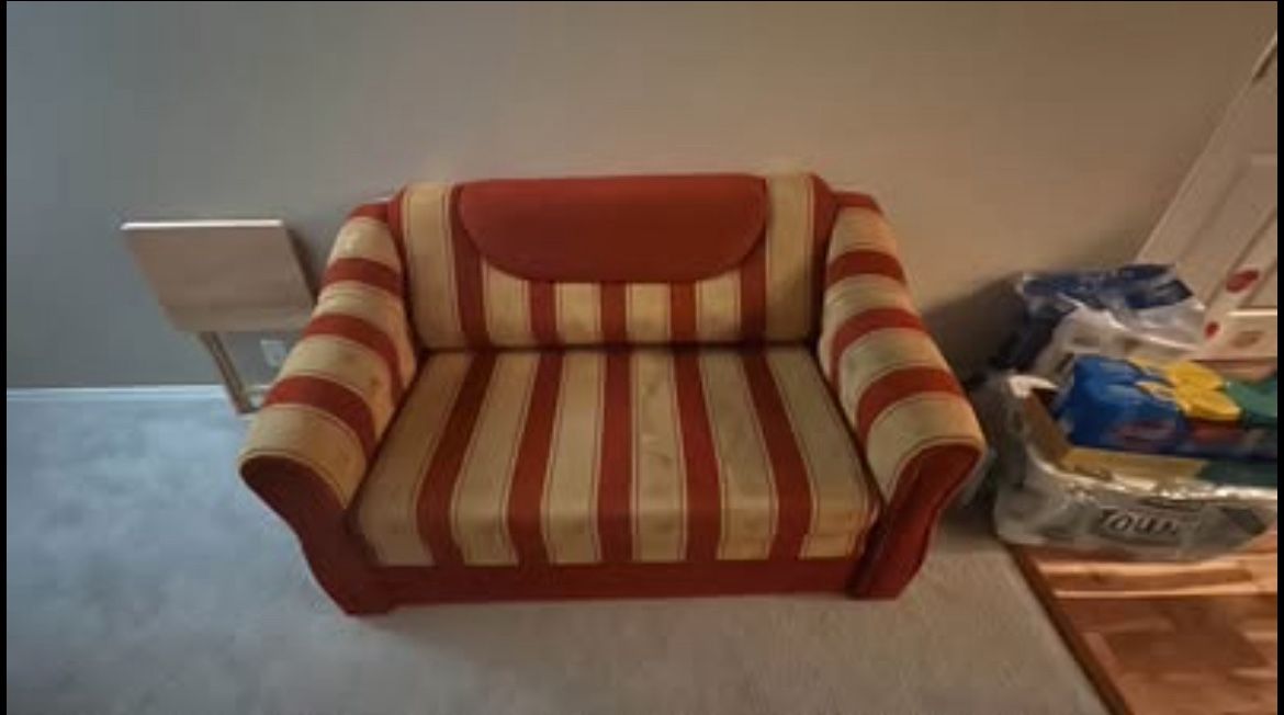 Convertible Couch/Bed – Space-Saving