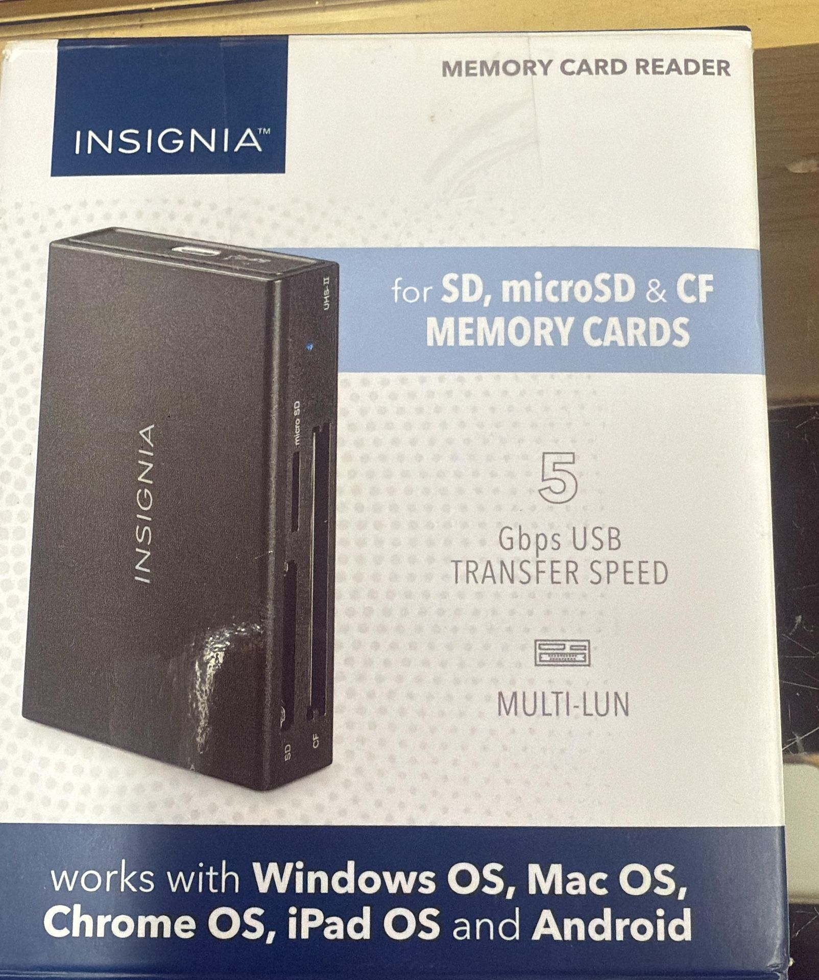 Insignia™️ - USB-C to SD, microSD and CompactFlash Memory Card Reader - Black 1pc