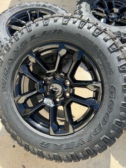 New Chevy Silverado rims and tires 18” Oem factory wheels rines y llantas nuevas fits Silverado Tahoe Avalanche suburban GMC Sierra Yukon