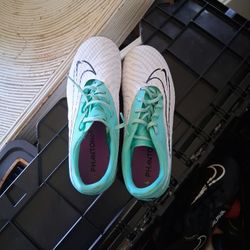 Nike Size 7 Cleats