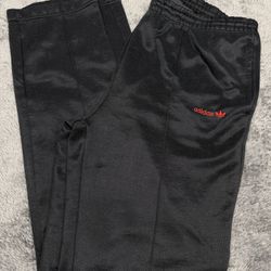 Adidas Vintage Black and Red Men’s Medium  Therma Fit Pants!
