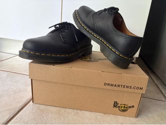 7 1/2 leather- black Dr. Martens