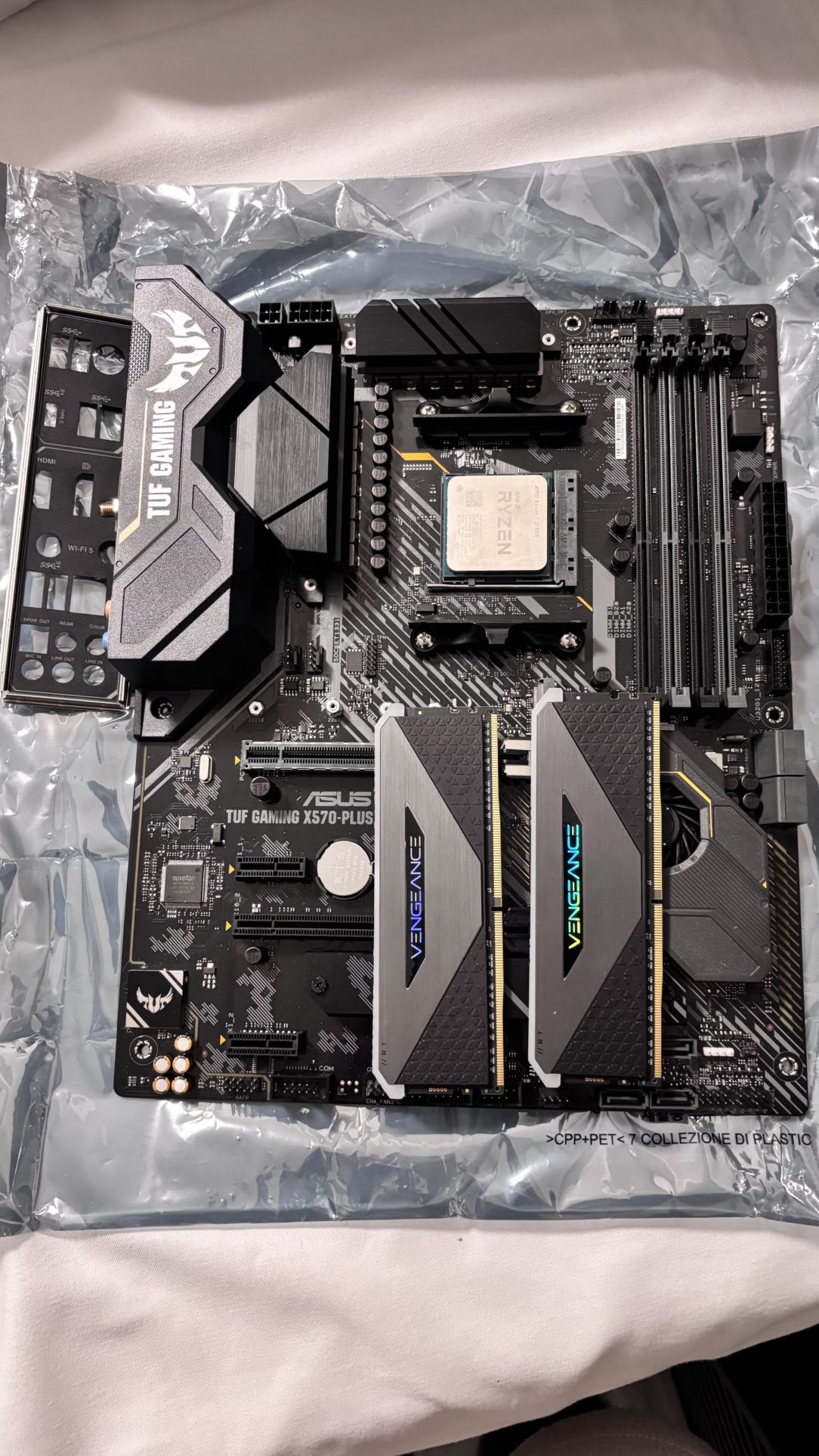 Ryzen 7 3700X + ASUS TUF Gaming X570-PLUS Wi-Fi + Corsair Vengeance RGB PRO 32GB DDR4-3600